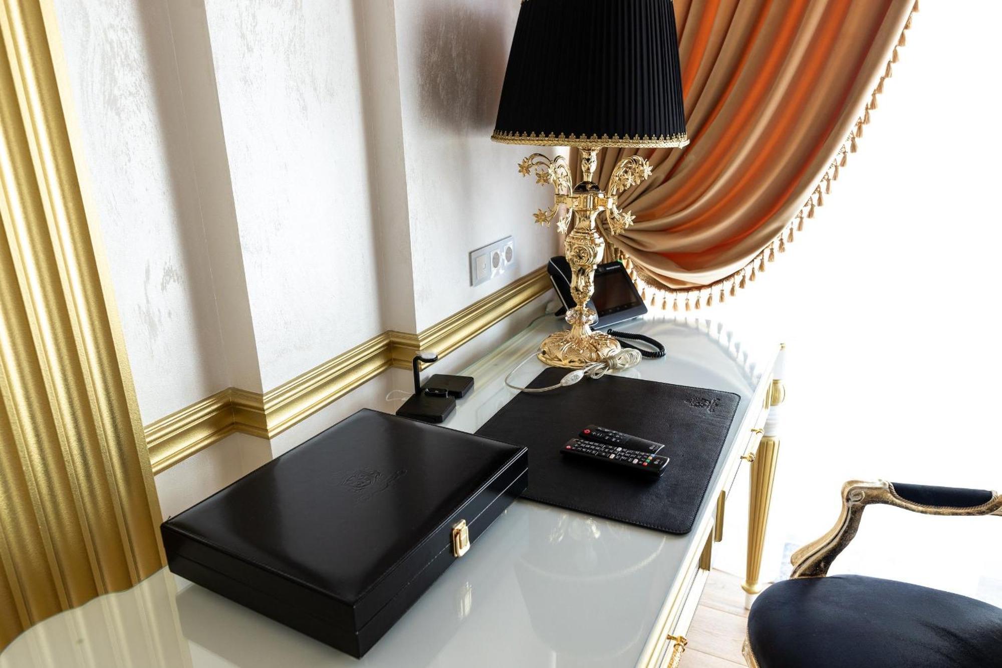 Royal Palace Luxury Hotel And Spa Khmelʼnytsʼkyy الغرفة الصورة