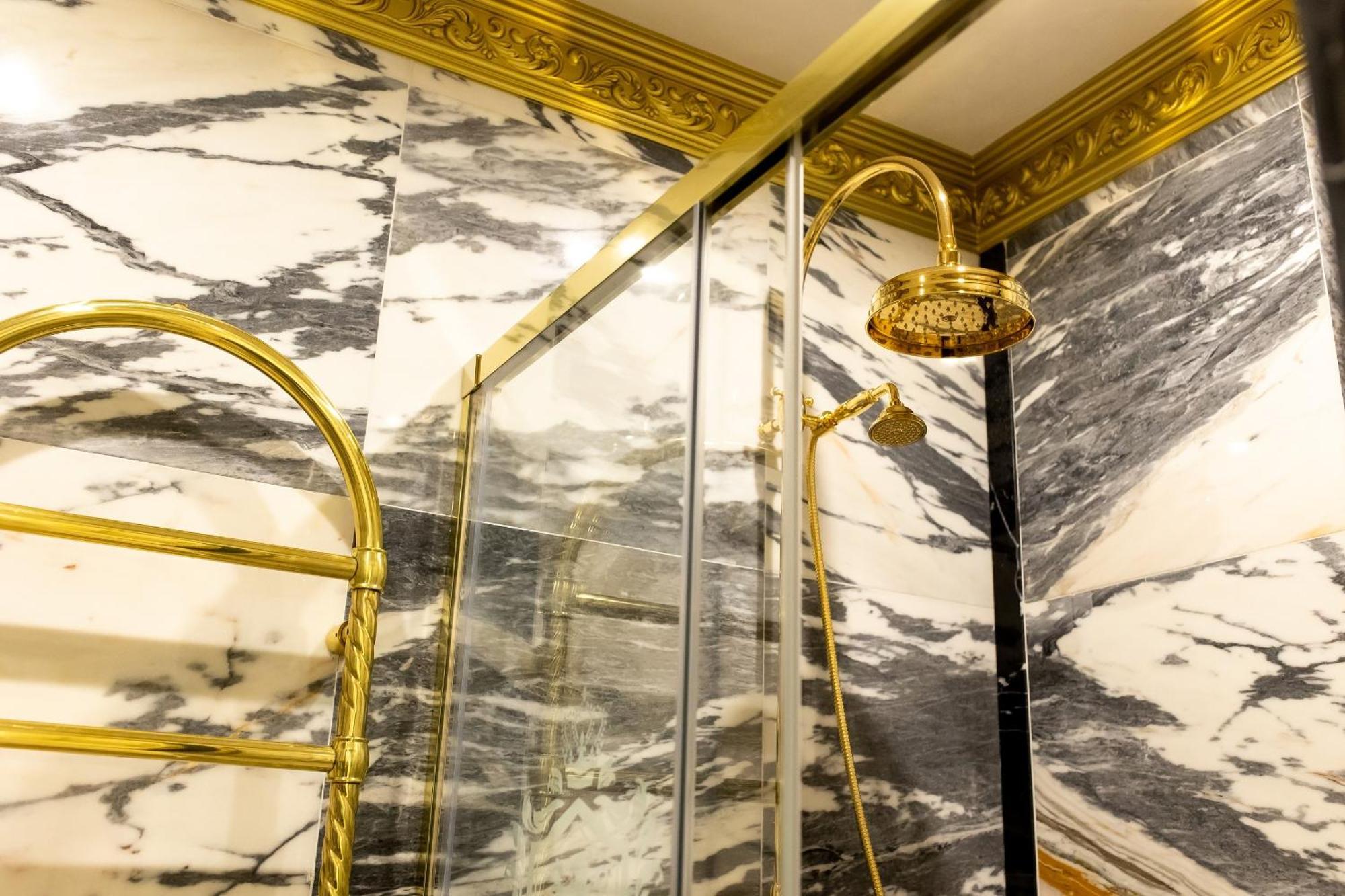Royal Palace Luxury Hotel And Spa Khmelʼnytsʼkyy الغرفة الصورة