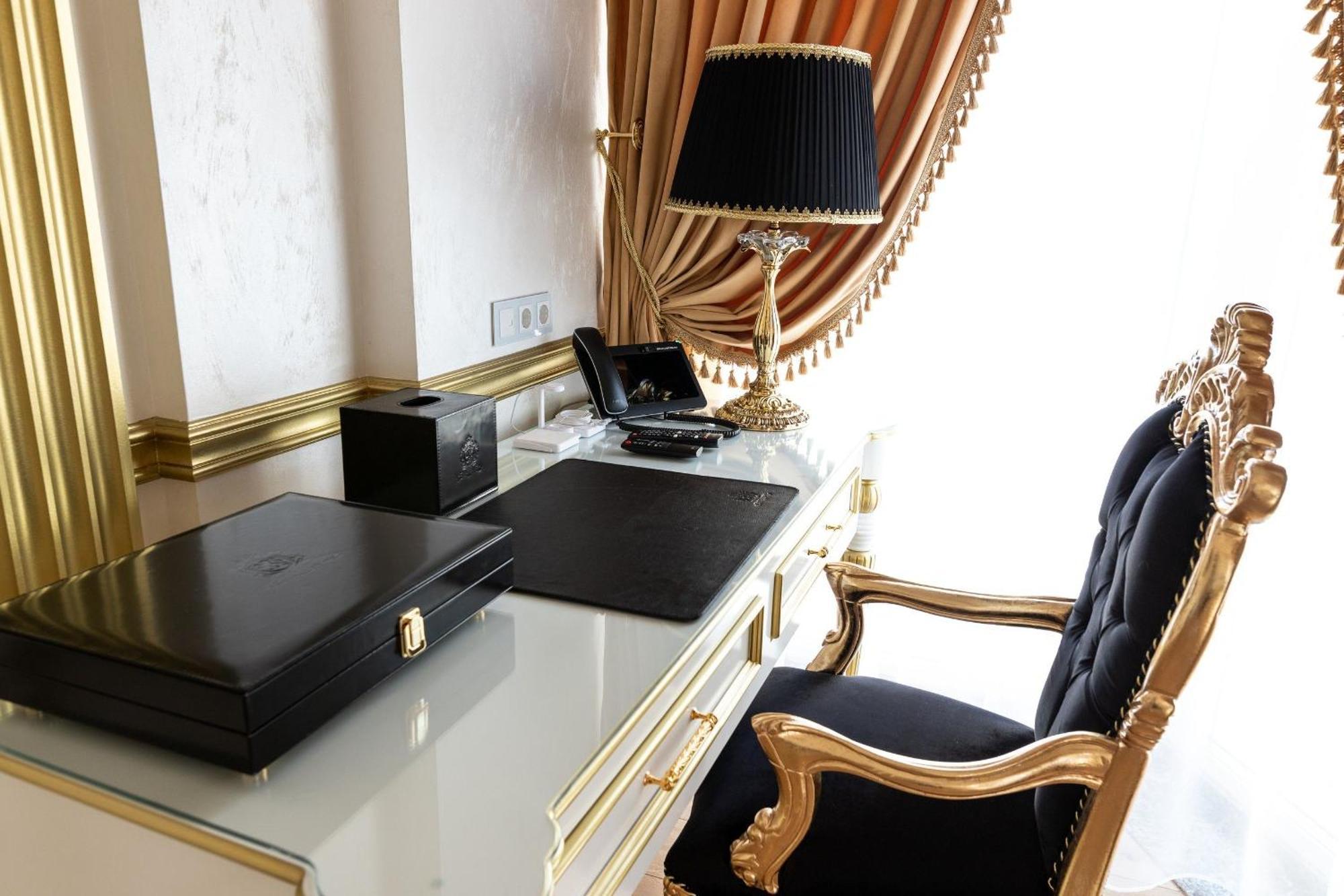 Royal Palace Luxury Hotel And Spa Khmelʼnytsʼkyy الغرفة الصورة